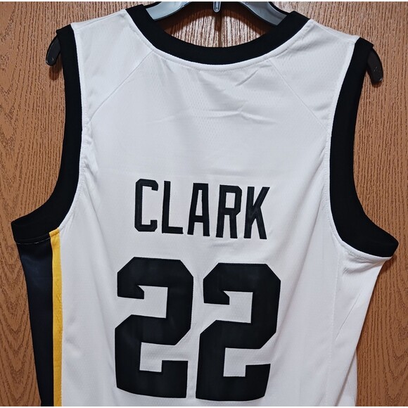 Caitlin Clark-(Iowa)-(Hawkeyes)-(White)-(Jersey)-(New Cond.)-(Size-L)-$55 - Picture 7 of 11